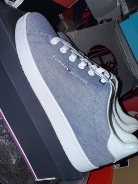 Tommy Hilfiger Men's Blue and White Low-Top Sneakers